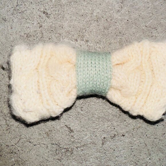 Cat or Dogs Small Pet Puppy Beige Knitting Cute Bow Tie - Picture 2 of 4